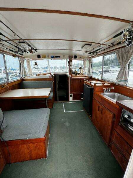 Leslie Ann 35ft Henriques Yacht For Sale