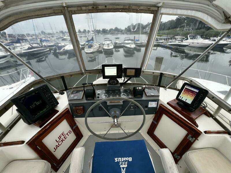 Leslie Ann 35ft Henriques Yacht For Sale