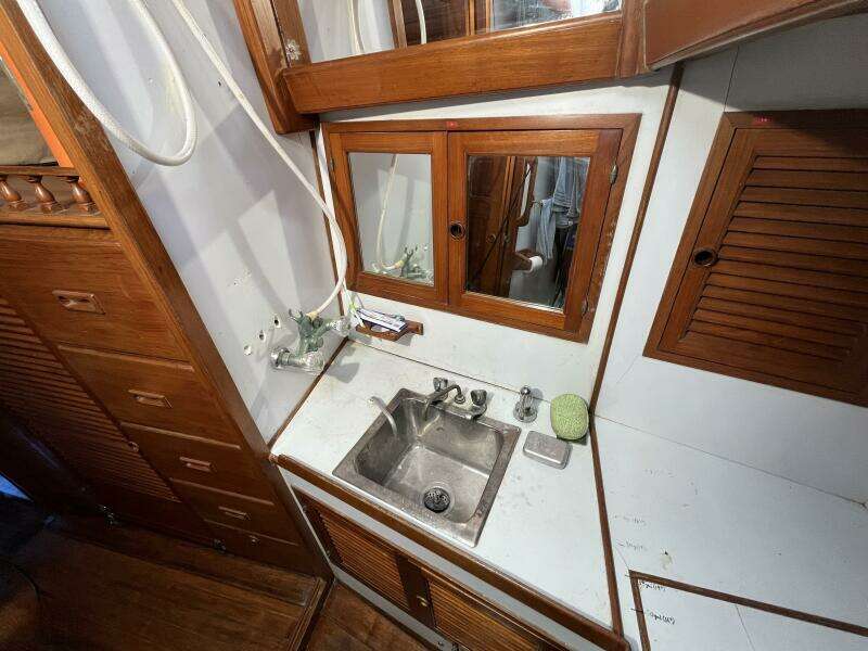 Sans Souci 37ft Tayana Yacht For Sale