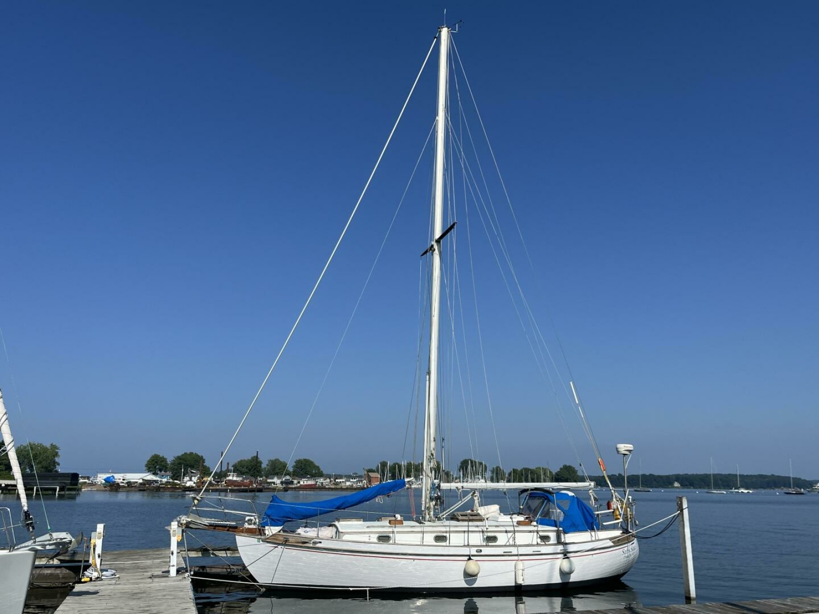 37' 1982 Tayana Tayana 37