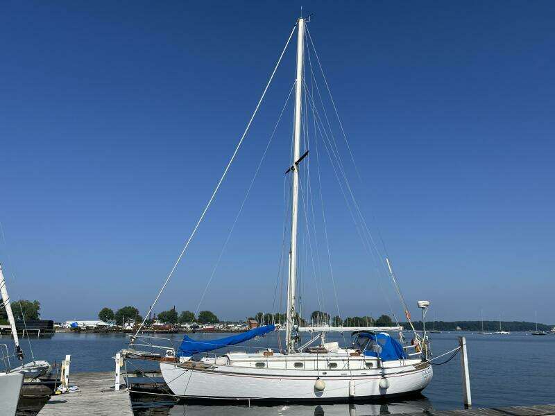 Sans Souci 37ft Tayana Yacht For Sale
