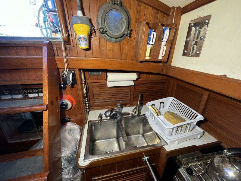 Sans Souci 37ft Tayana Yacht For Sale