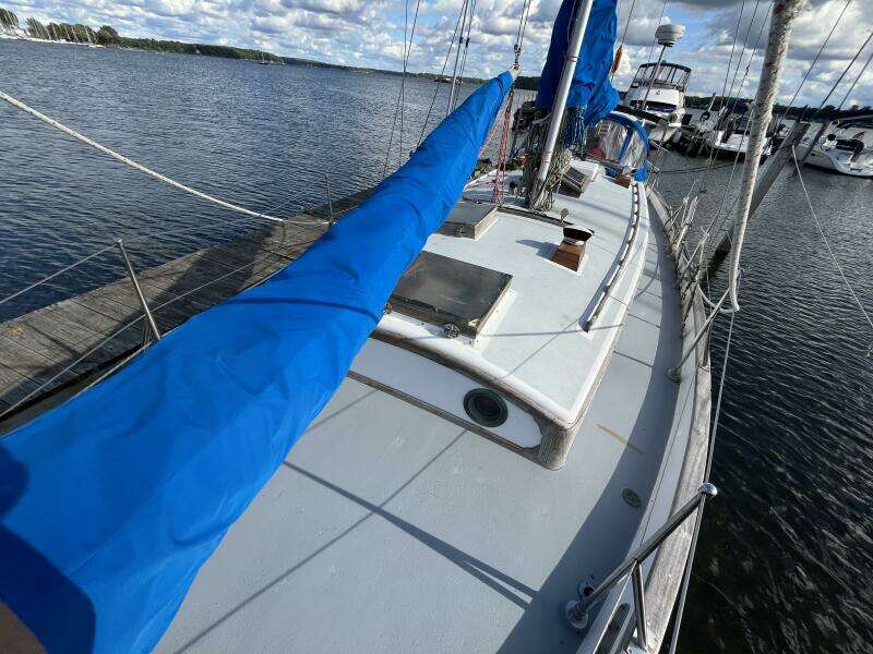 Sans Souci 37ft Tayana Yacht For Sale