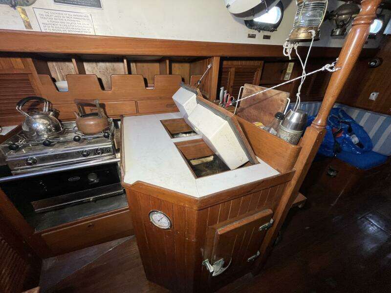 Sans Souci 37ft Tayana Yacht For Sale