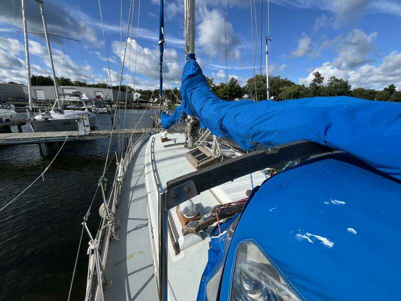 Sans Souci 37ft Tayana Yacht For Sale