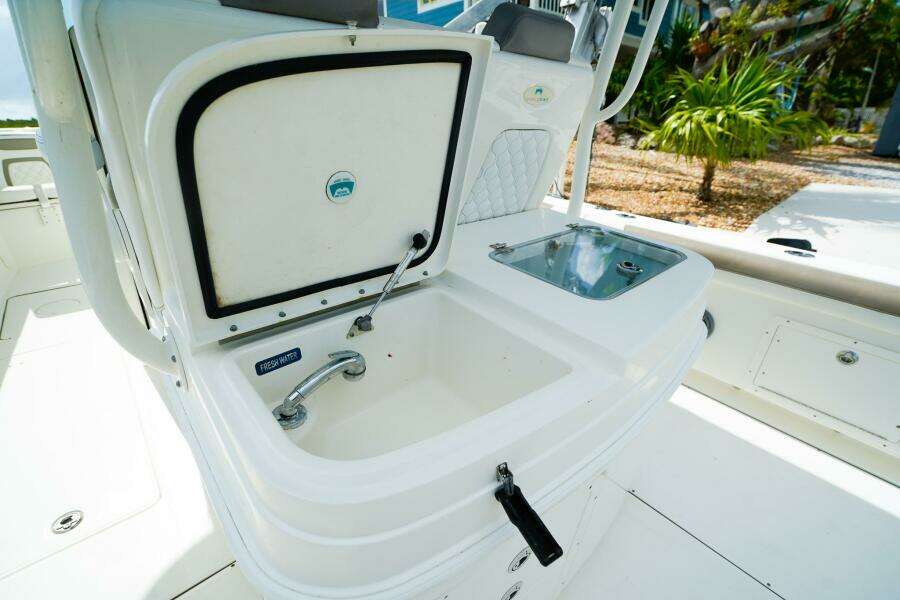 COMPLETE LUNASEA 32ft World Cat Yacht For Sale