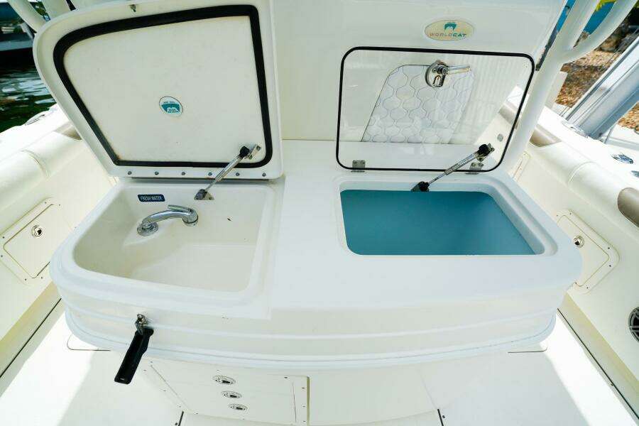 COMPLETE LUNASEA 32ft World Cat Yacht For Sale