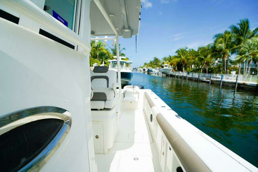 COMPLETE LUNASEA 32ft World Cat Yacht For Sale