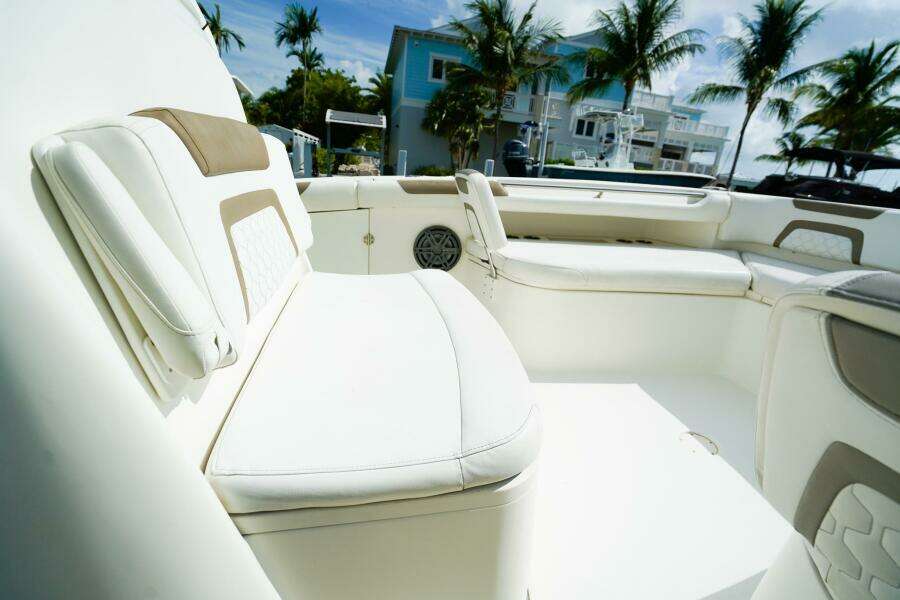 COMPLETE LUNASEA 32ft World Cat Yacht For Sale