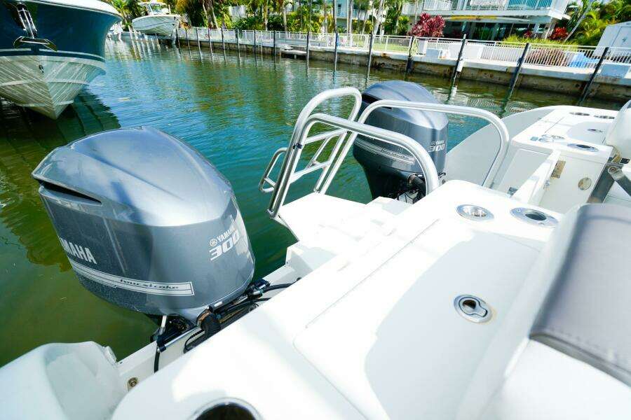 COMPLETE LUNASEA 32ft World Cat Yacht For Sale