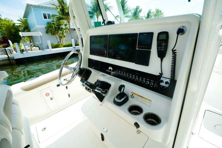 COMPLETE LUNASEA 32ft World Cat Yacht For Sale