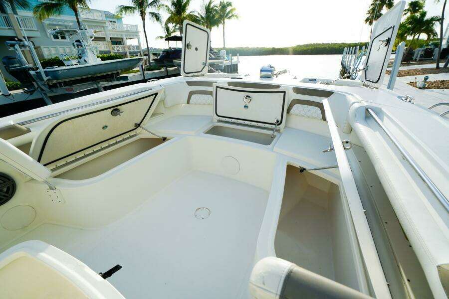 COMPLETE LUNASEA 32ft World Cat Yacht For Sale