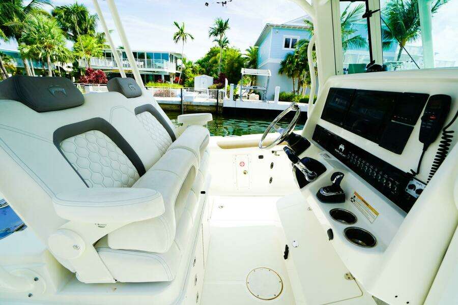 COMPLETE LUNASEA 32ft World Cat Yacht For Sale