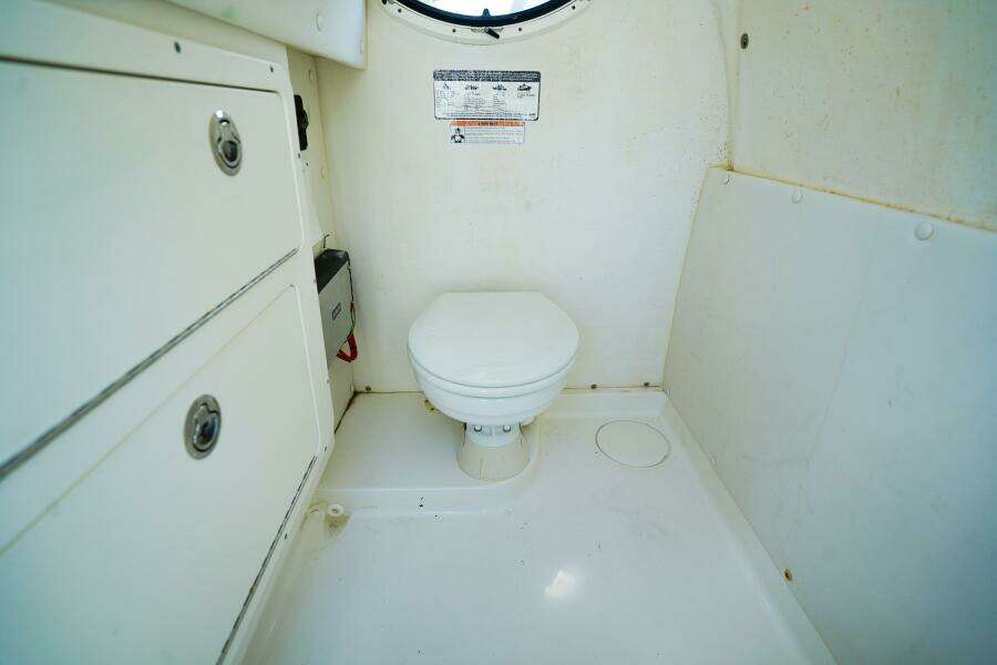 COMPLETE LUNASEA 32ft World Cat Yacht For Sale