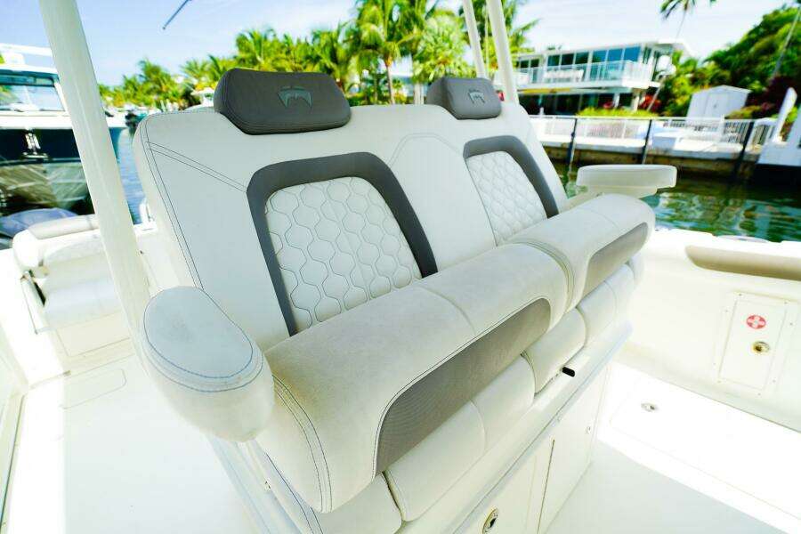 COMPLETE LUNASEA 32ft World Cat Yacht For Sale