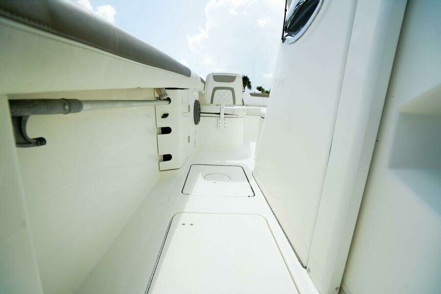 COMPLETE LUNASEA 32ft World Cat Yacht For Sale