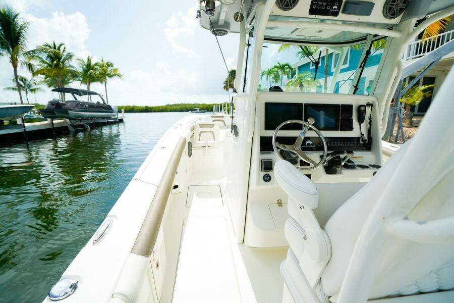 COMPLETE LUNASEA 32ft World Cat Yacht For Sale