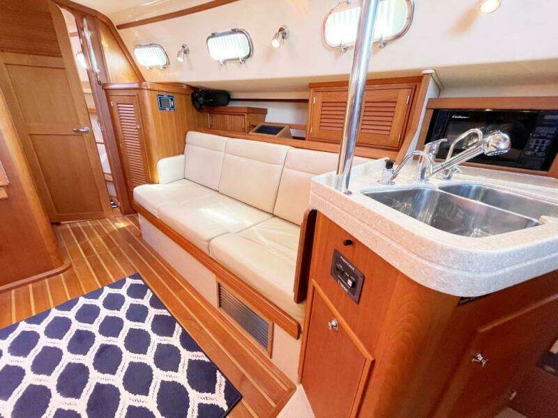 Rocinante 37ft Island Packet Yacht For Sale