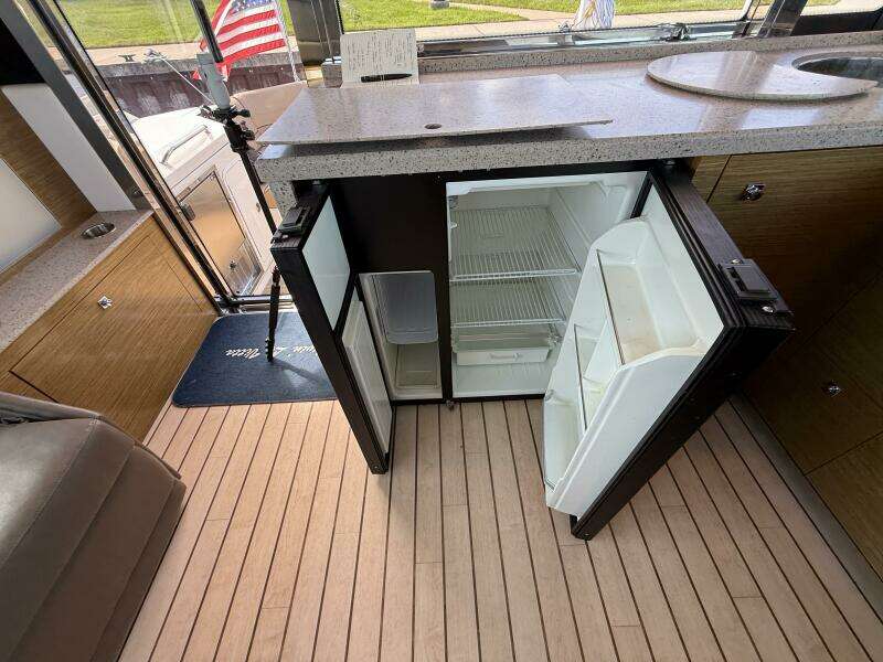 Livin  La Vitta 2 45ft Cruisers Yachts Yacht For Sale