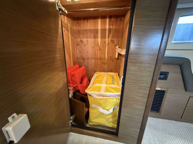 Livin  La Vitta 2 45ft Cruisers Yachts Yacht For Sale