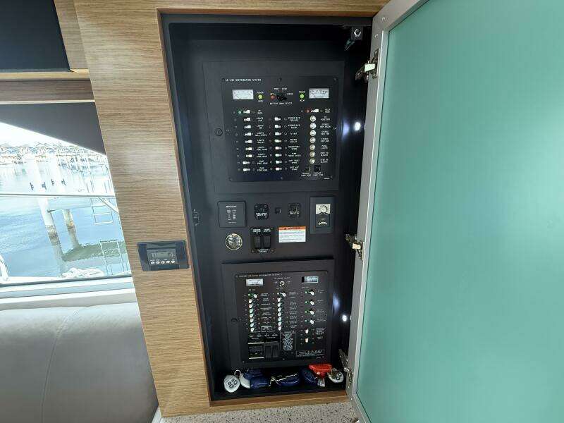 Livin  La Vitta 2 45ft Cruisers Yachts Yacht For Sale