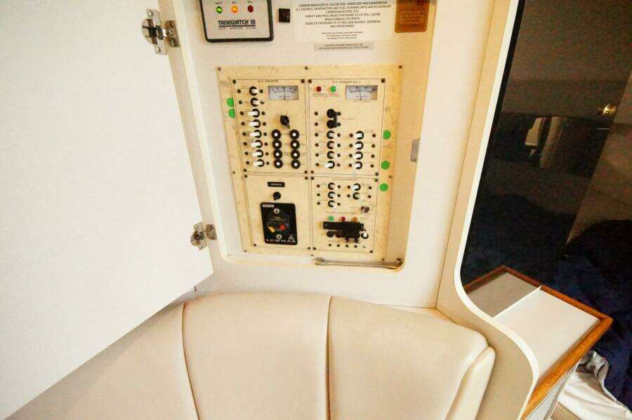 30ft Cruisers Yachts Yacht For Sale