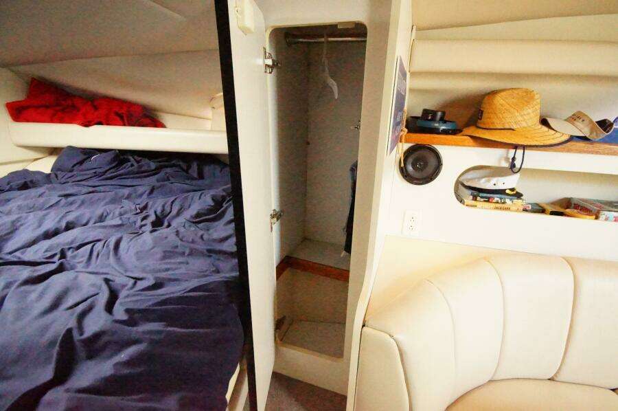 30ft Cruisers Yachts Yacht For Sale