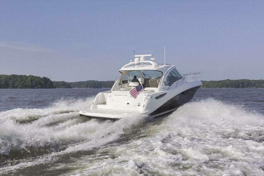 2008 Sea Ray 48 Sundancer underway