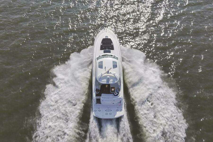 2008 Sea Ray 48 Sundancer underway