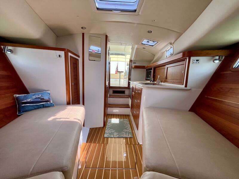 Waterlee 35ft MJM Yacht For Sale