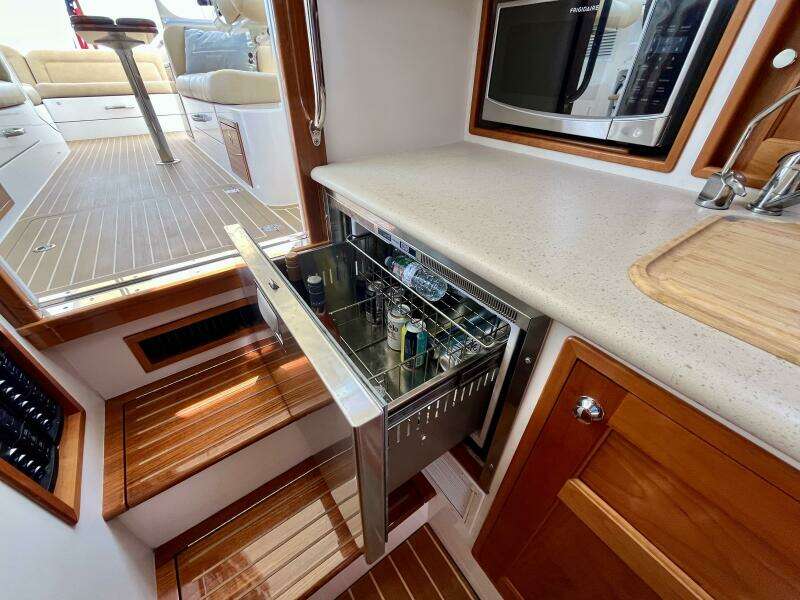 Waterlee 35ft MJM Yacht For Sale