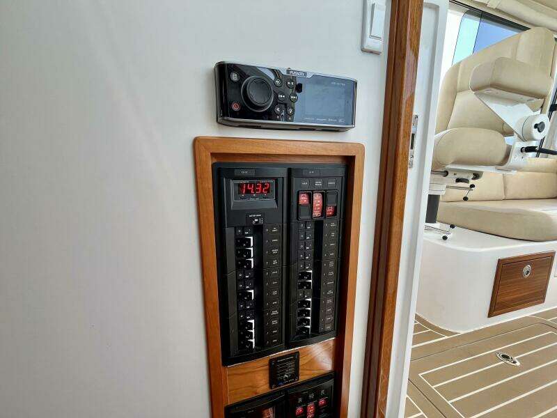 Waterlee 35ft MJM Yacht For Sale