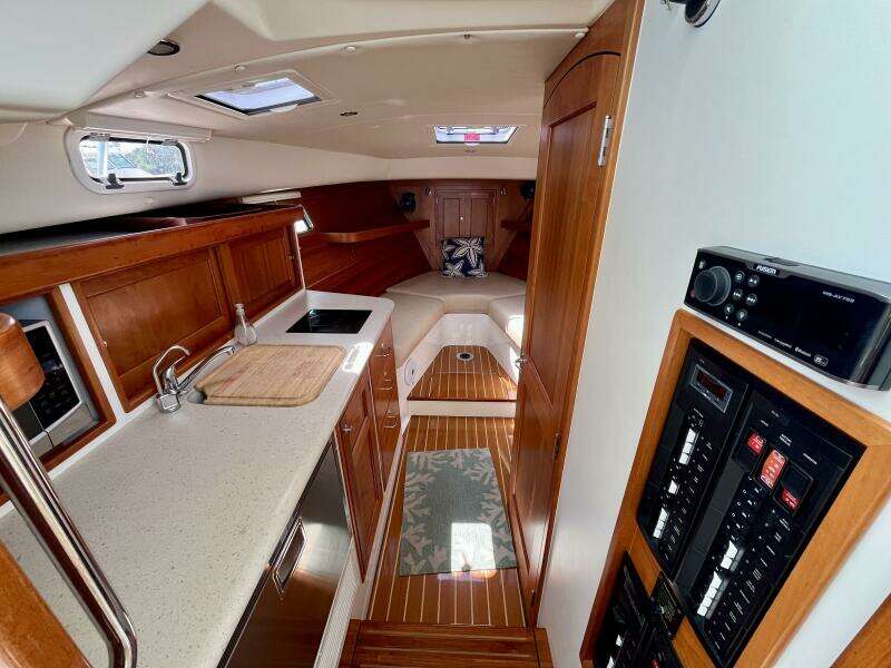 Waterlee 35ft MJM Yacht For Sale