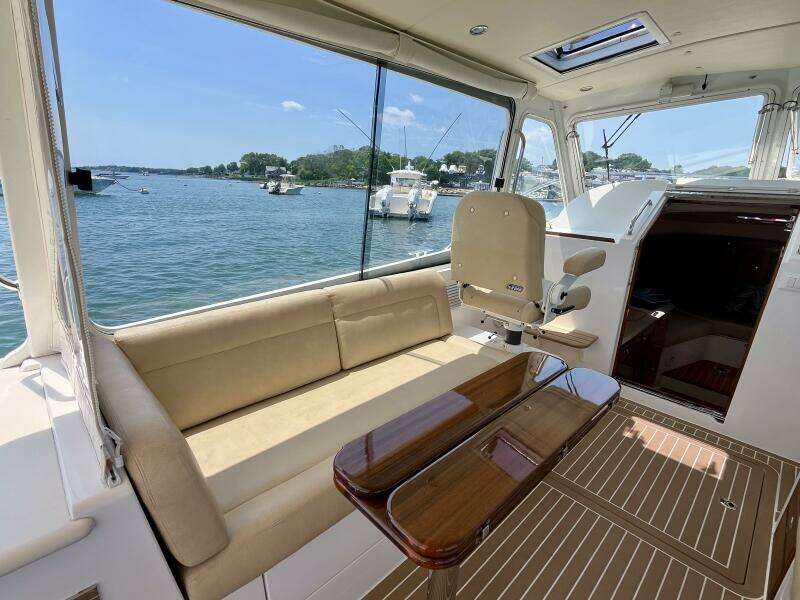 Waterlee 35ft MJM Yacht For Sale