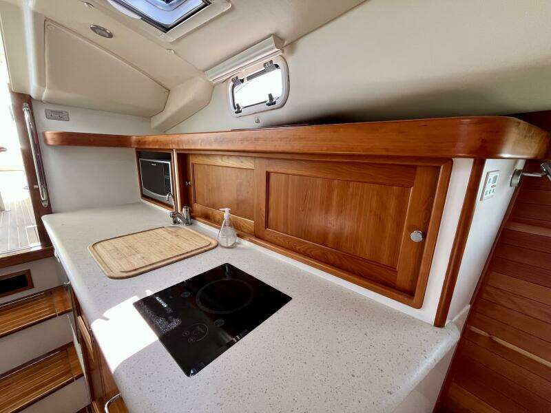 Waterlee 35ft MJM Yacht For Sale