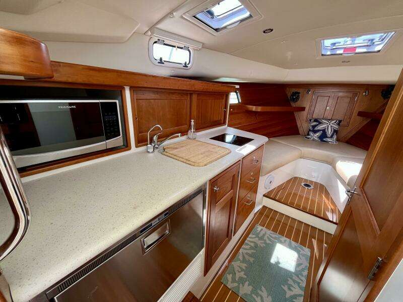 Waterlee 35ft MJM Yacht For Sale