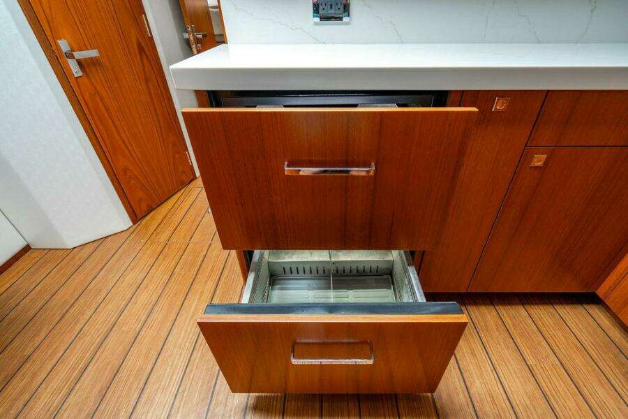 35ft Hatteras Yacht For Sale