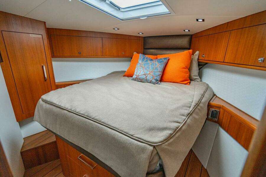 35ft Hatteras Yacht For Sale