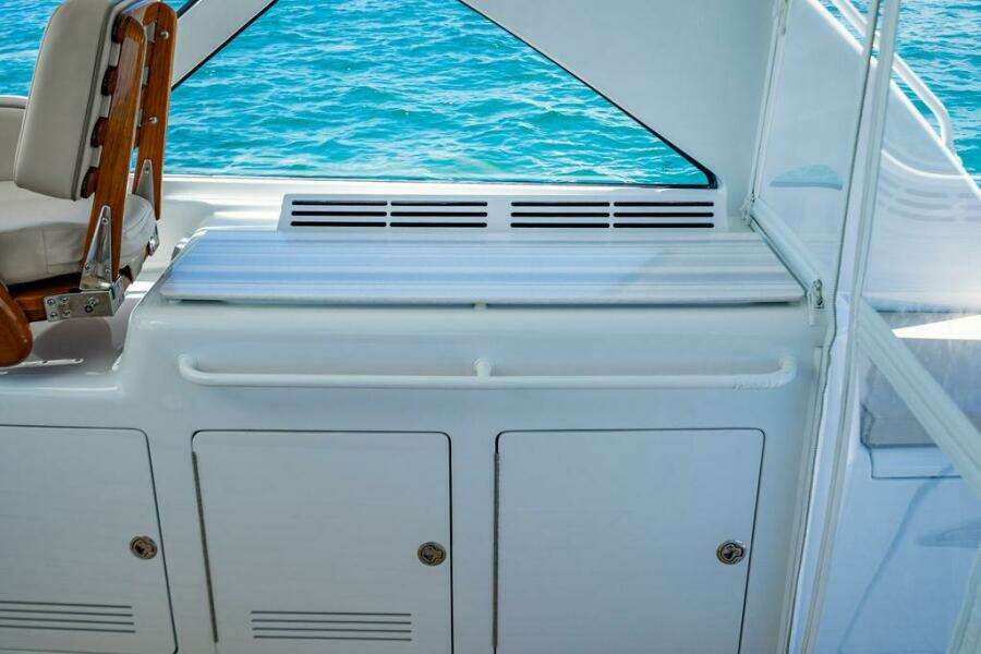 35ft Hatteras Yacht For Sale