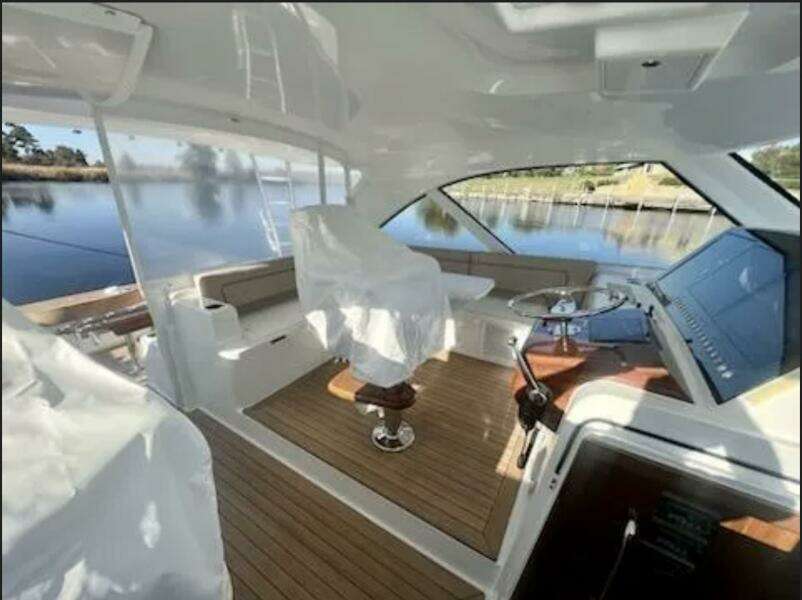 35ft Hatteras Yacht For Sale