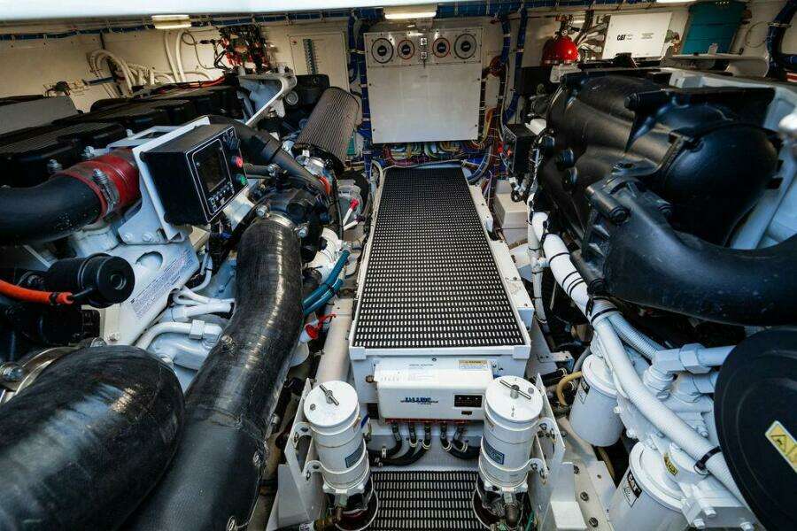 35ft Hatteras Yacht For Sale