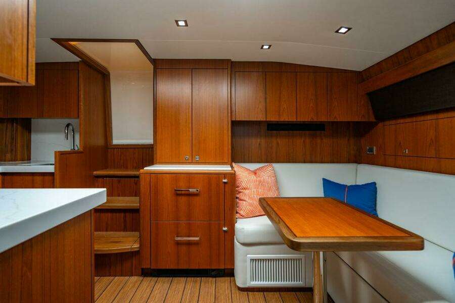 35ft Hatteras Yacht For Sale