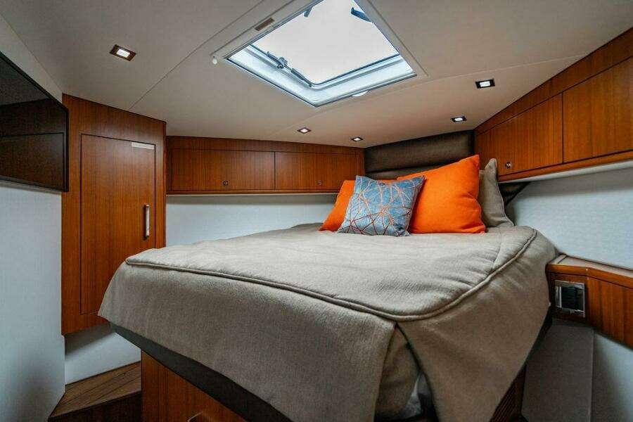 35ft Hatteras Yacht For Sale