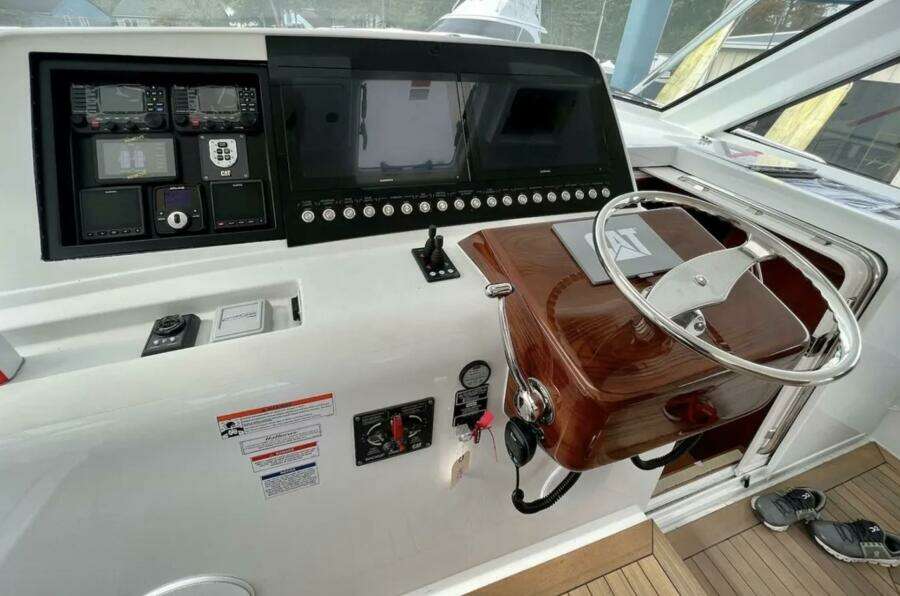 35ft Hatteras Yacht For Sale