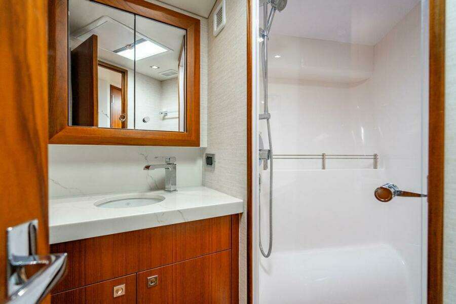 35ft Hatteras Yacht For Sale