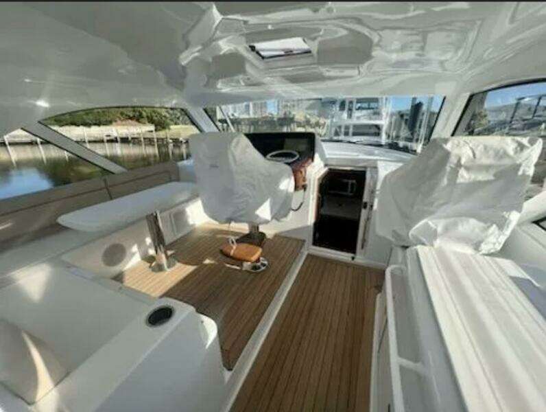 35ft Hatteras Yacht For Sale