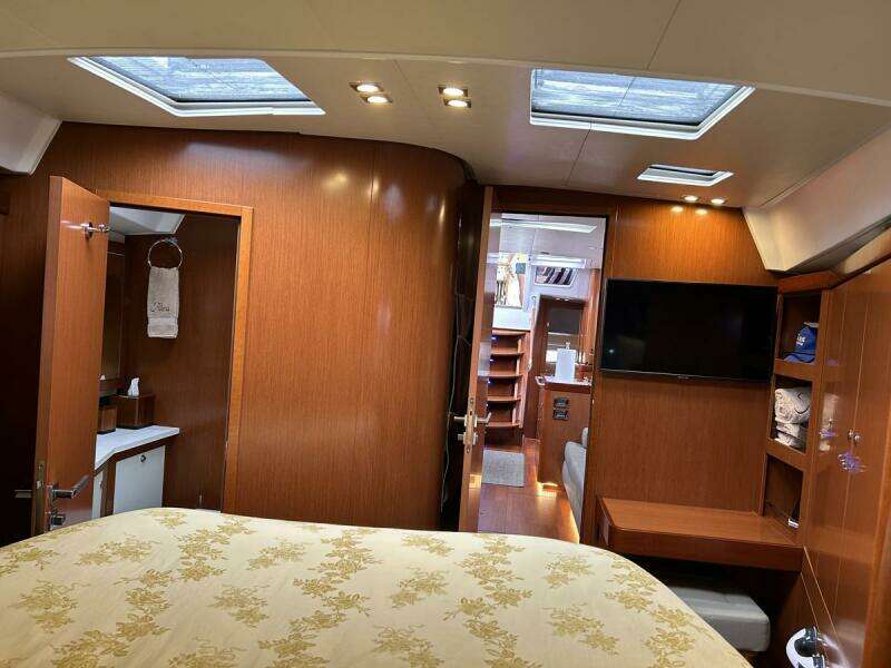  Fwd Cabin Aft