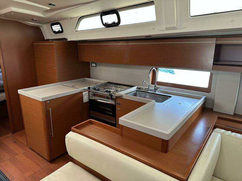 VITAE MAGNA 51ft Beneteau Yacht For Sale