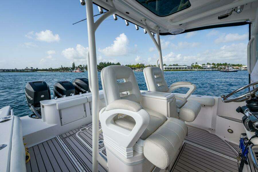 KIRBY 107 35ft Everglades Yacht For Sale