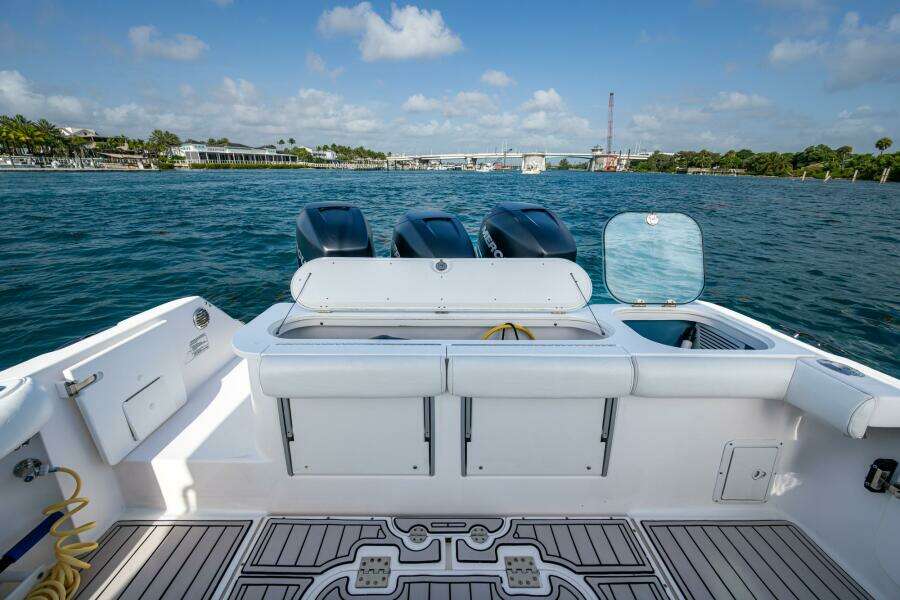 KIRBY 107 35ft Everglades Yacht For Sale
